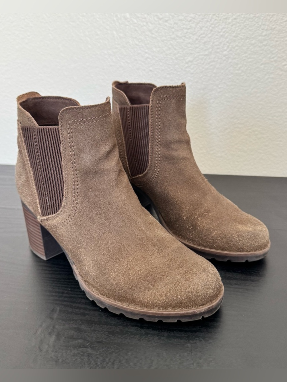 Clark’s Women’s Leda Up  Brown Suede  Ankle Boot Size 7